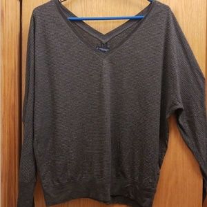 V neck and V back long sleeved shirt